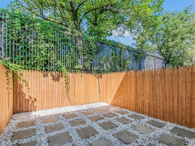 Building Photo - 22 Betty Ct