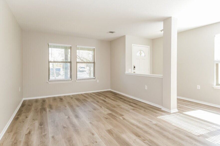 Building Photo - 5403 S Hearsey Dr