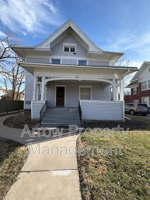 Building Photo - 2121 Washington St