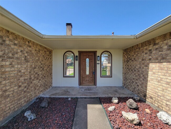 Building Photo - 409 S Travis