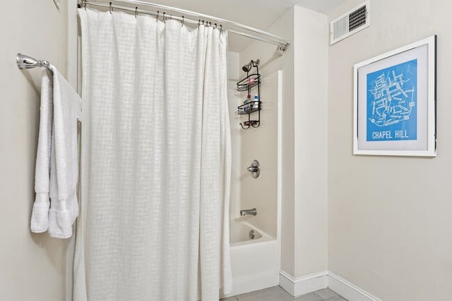 Building Photo - Beautiful apartment less than 1 mile from Brightleaf Square! Utilities Included!