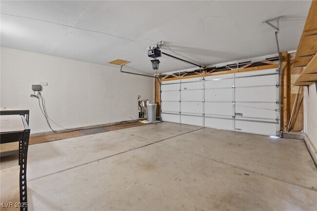 Building Photo - 497 Coco Palms Ave