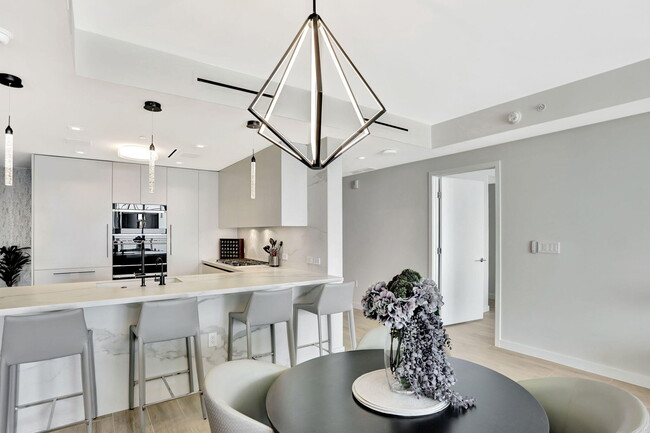 Building Photo - 1116 N Ocean Blvd