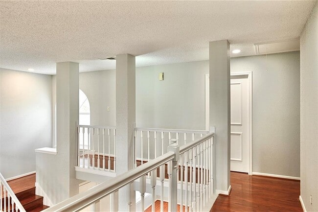 Building Photo - 3114 Hollow Creek Ct