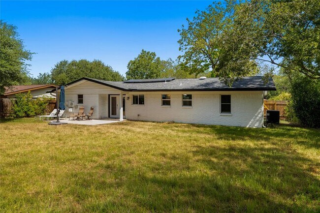 Building Photo - 1211 Sahara Ave