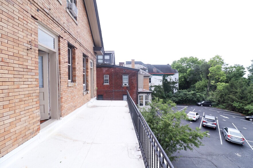 Building Photo - 2353 Ohio Ave