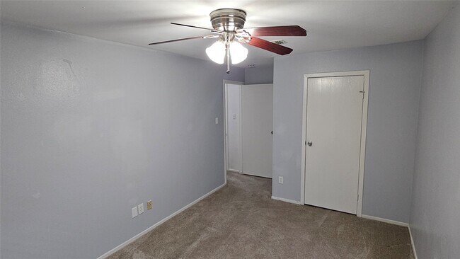 Building Photo - 975 N Red Cedar Cir