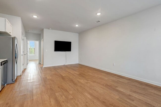 Building Photo - **Move-In Special - $500 off first month's rent**