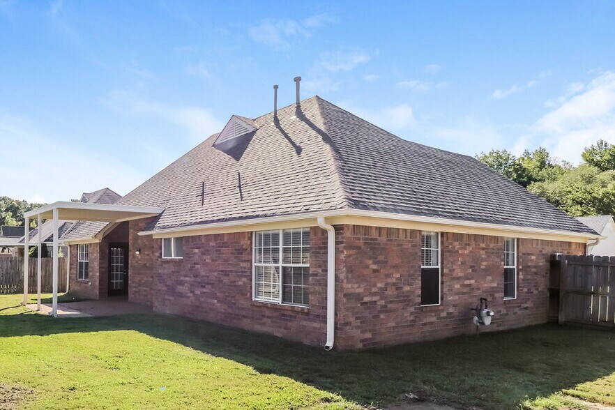 Building Photo - 205 Cameron Dr