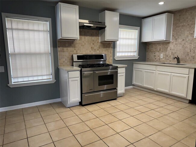 Building Photo - 3811 Florinda St
