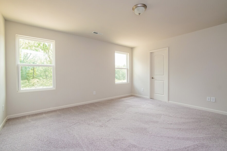 Building Photo - 1055 Manor Dr