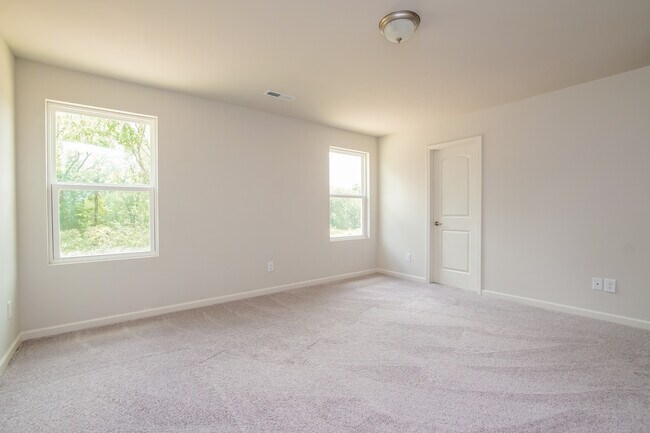 Building Photo - 1055 Manor Dr