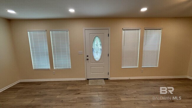 Building Photo - 7251 Pinehill Rd