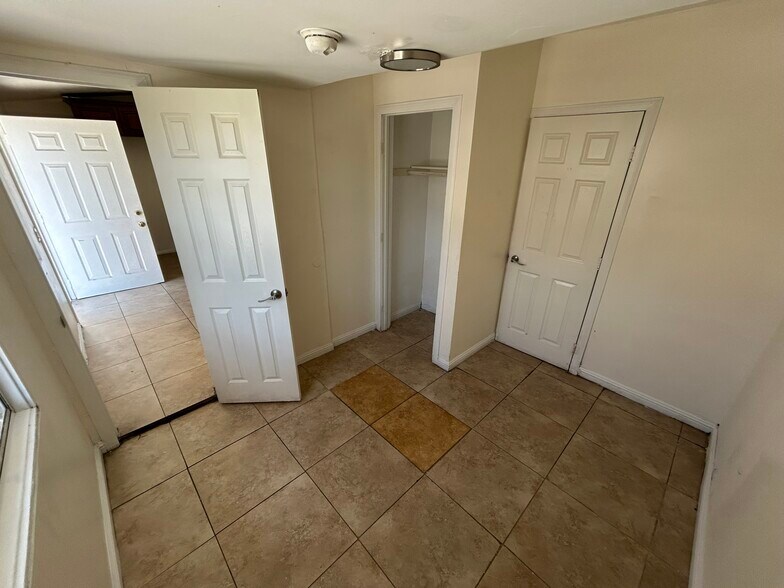 Building Photo - 4221 S Olive St