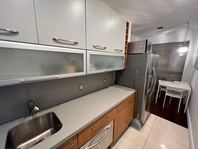 Building Photo - 526 15th St