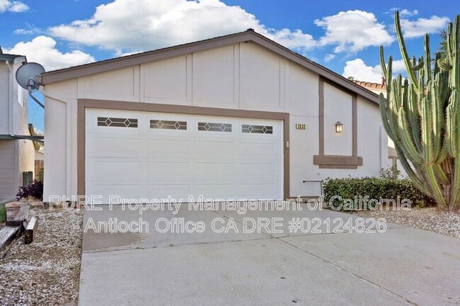 Building Photo - 2433 Sequoia Dr