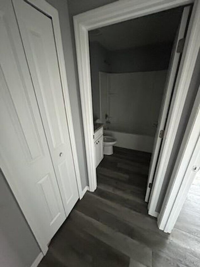 Building Photo - Duplex for rent