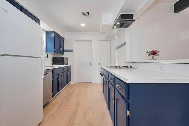 Building Photo - 25303 Lynbriar Ln