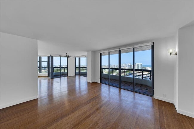 Building Photo - 3500 Mystic Pointe Dr