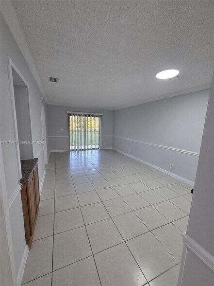 Building Photo - 1170 NW 80th Ave