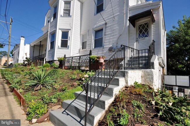 Building Photo - 223 Ryers Ave