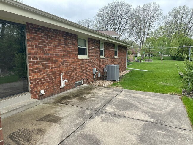 Building Photo - Beautifully Remodeled 3-Bedroom Home with ...