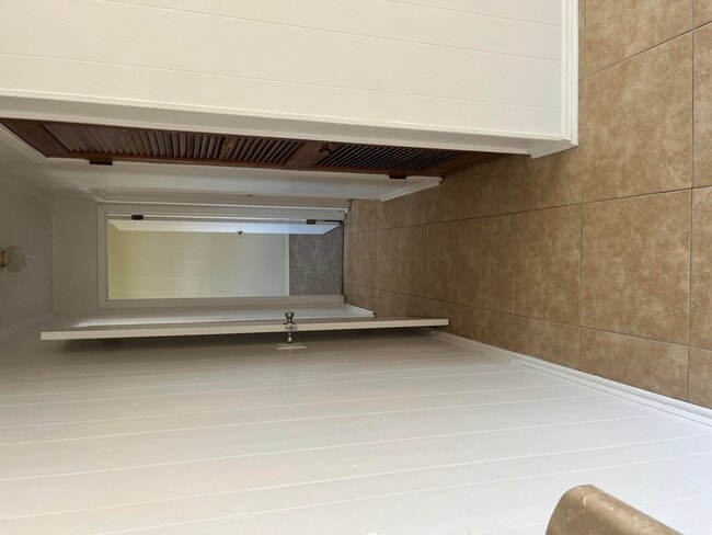 Building Photo - 590 Florosa Ct