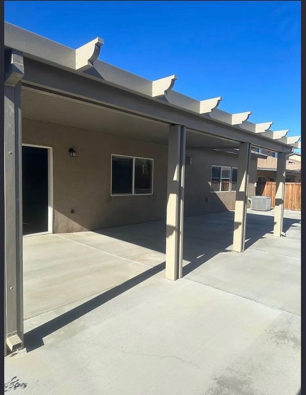 Building Photo - 14245 Tierra Del Sur St