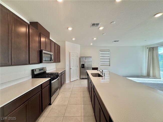 Building Photo - 5706 Holbeche St