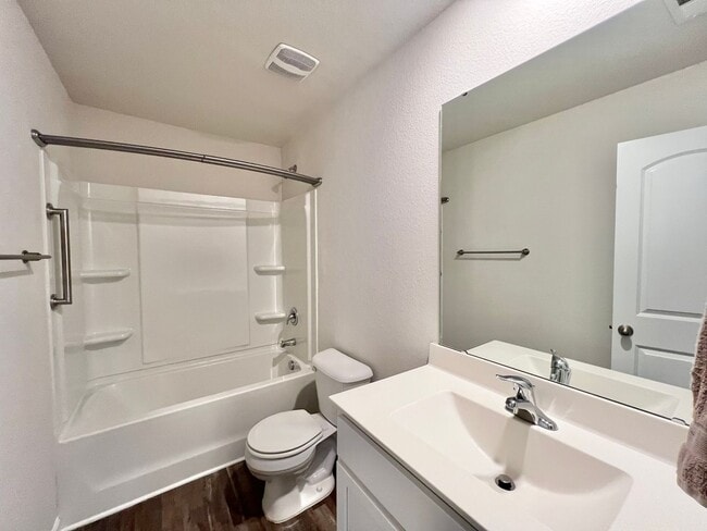 Building Photo - Charming 3BD, 2BA Zebulon Home in a Quiet HOA Community with Amenities