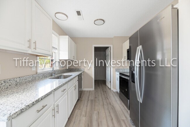 Building Photo - 2427 Hunters Way