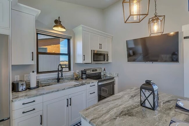 Building Photo - 1030 Farmhouse Ln