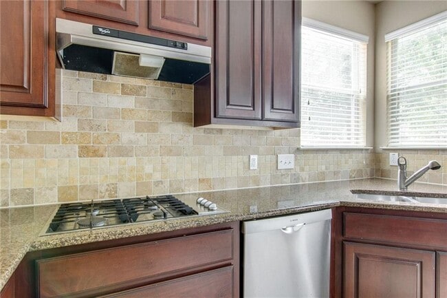 Building Photo - 15400 Interlachen Dr
