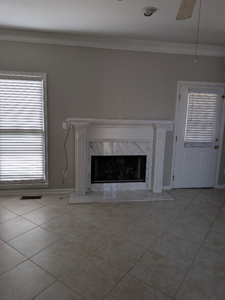 Building Photo - 1009 Saddlecreek Pkwy