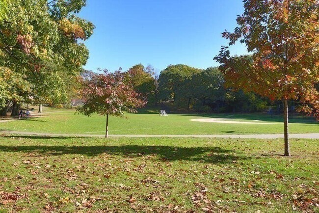 Building Photo - 1805 Beacon St