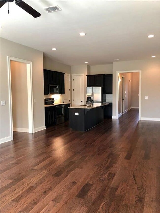 Building Photo - Highlands Townhome