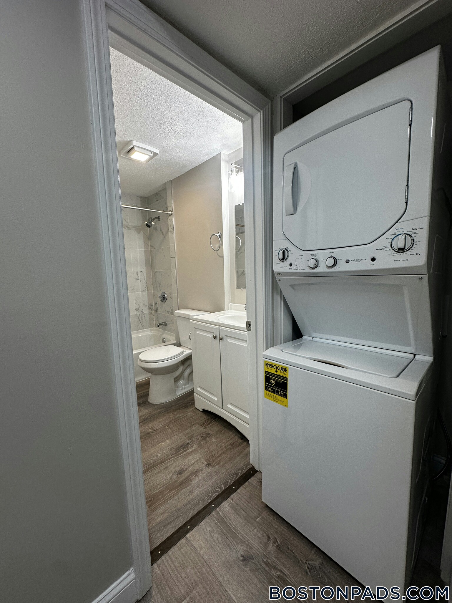 Building Photo - 25 Kenmar Dr