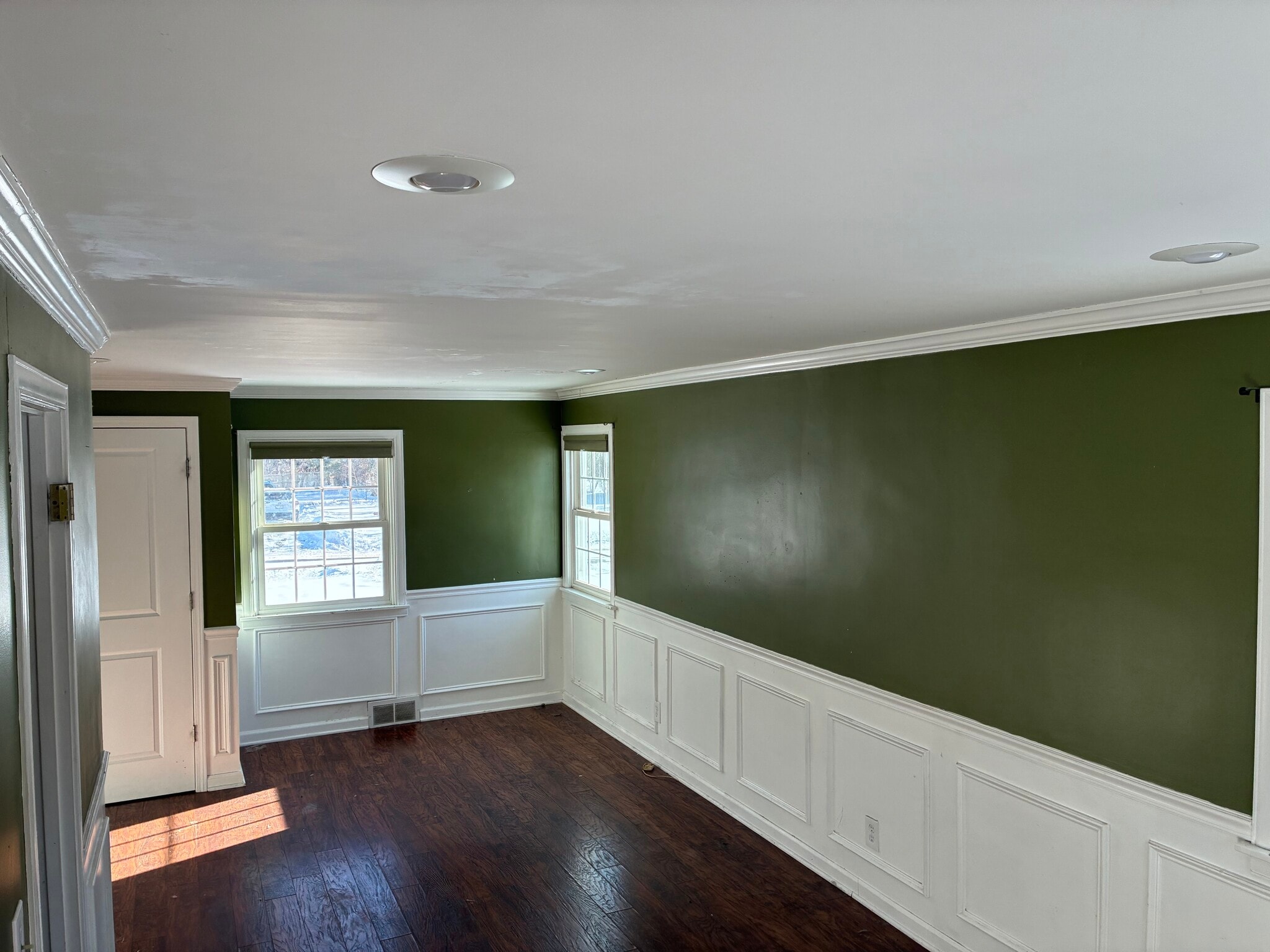 Building Photo - 19 College Dr