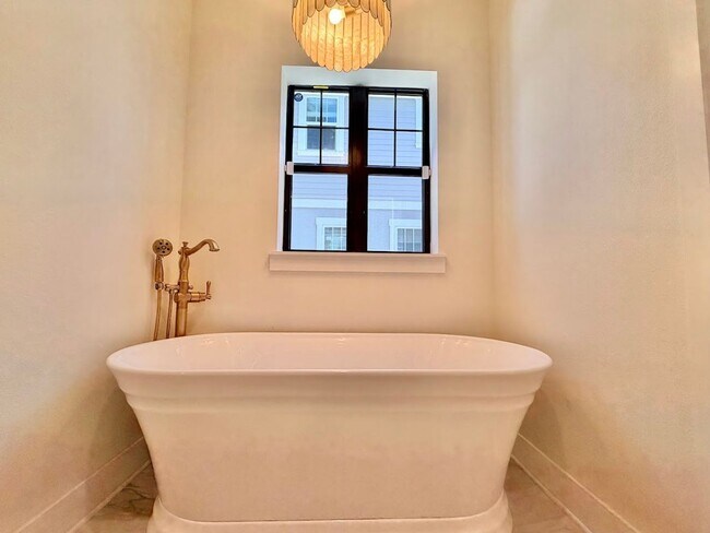 Building Photo - Brand New Custom 5/3.5 Home Steps from Downtown Winter Garden!