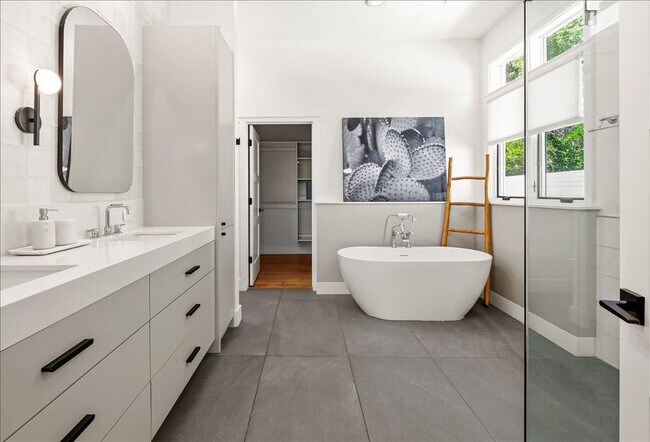 Building Photo - 3631 N 54th Ct