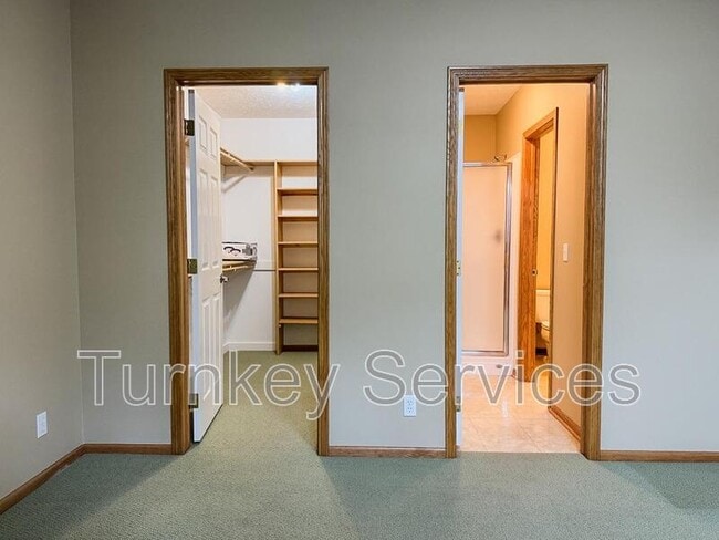 Building Photo - 717 Villa Plaza