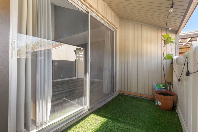 Building Photo - 8022 Linda Vista Rd