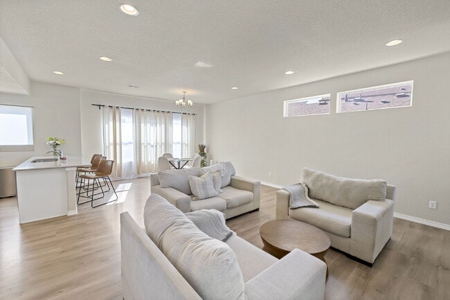 Building Photo - Spacious 3 Bed in Ventana – Open Layout, Fenced Backyard, Community Pool & Gym