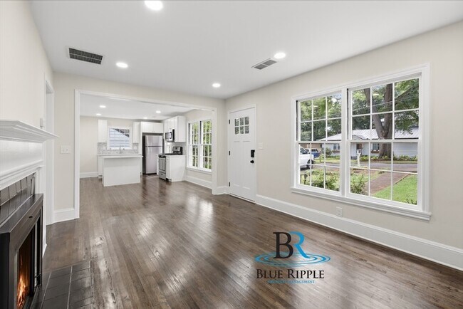 Building Photo - Renovated 2/1 Williams Park Smyrna across from Market Village! Fenced Yard and Pet Friendly
