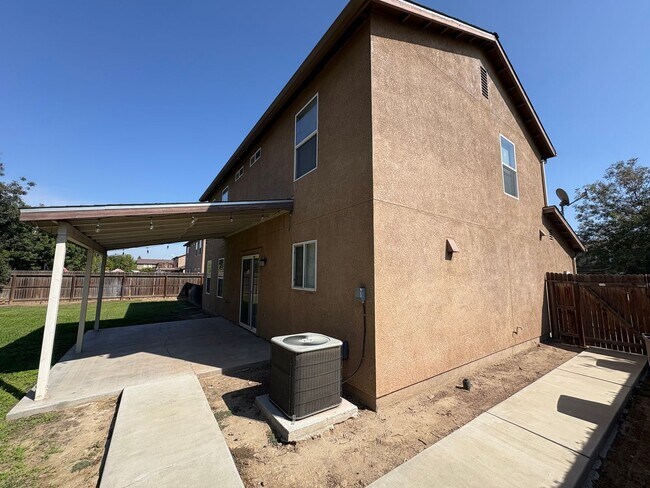 Building Photo - Beautiful home Ready to move in.