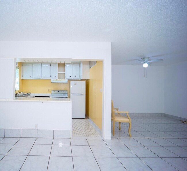 Building Photo - 3240 Ridge Hill Rd