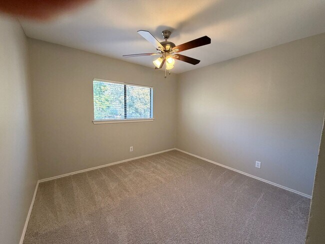 Building Photo - OPEN 3 BR W/ MASTER DOWN*STAINLESS STEEL APPLIANCES*FIREPLACE IN LIVING*TILED SHOWER*WALK-IN CLOS...