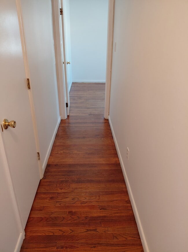 Building Photo - 117 Riverside Dr