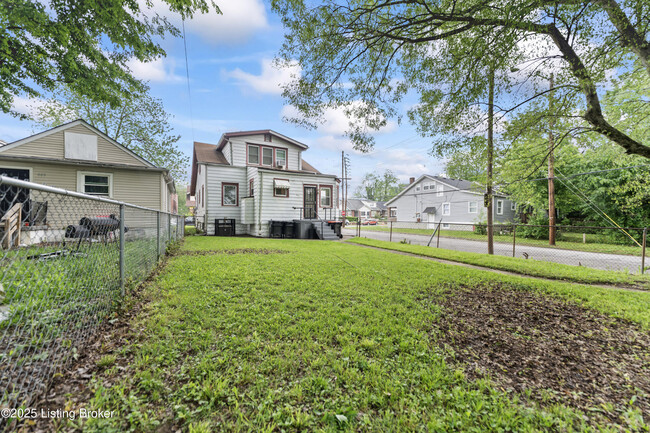 Building Photo - 401 S 38th St