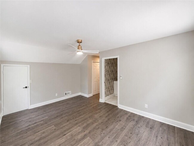 Building Photo - 4521 S Roberts Dr